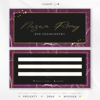 Projekt vouchera podarunkowego ze złotą elegancką czcionką na marmurowym czarno fioletowym tle