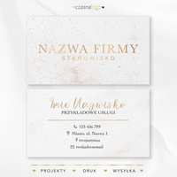 Projekt wizytówki ze złotą czcionką na szarym betonowym tle