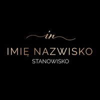 Logo na czarnym tle z pisanymi inicjałami i klasyczną, złotą czcionką