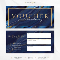 Projekt złoconego vouchera podarunkowego na niebieskim marmurowym tle