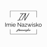 Logo na białym tle z czarnymi literami w kwadratowej ramce czcionka klasyczna