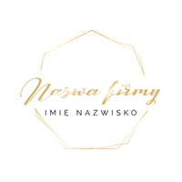 Logo na białym tle ze złotą, ozdobną czcionką i heksagonem