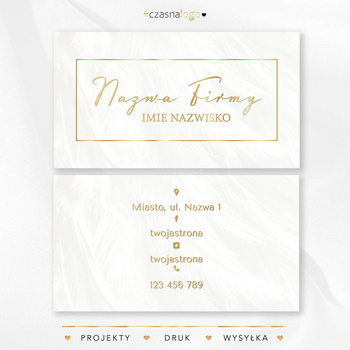 Glamour projekt złoconej wizytówki na białym piórkowym tle