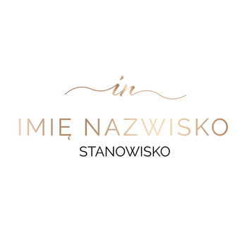 Logo na białym tle z pisanymi inicjałami i klasyczną, złotą czcionką