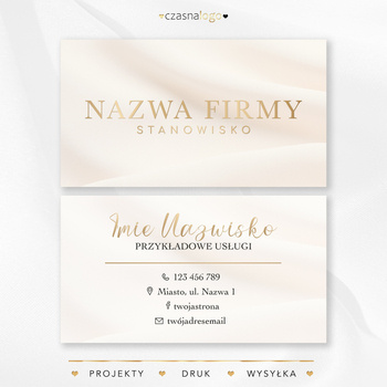 Projekt beżowej satynowej wizytówki ze złotą czcionką