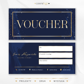Projekt złoconego vouchera podarunkowego na eleganckim ciemno niebieskim tle