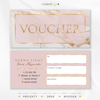 Projekt złoconego vouchera podarunkowego na różowo białym marmurowym tle