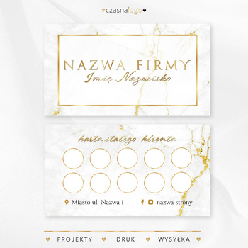 Projekt złoconej karty stałego klienta na białym marmurowym tle