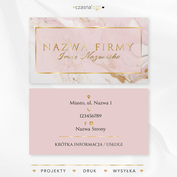 Projekt złoconej wizytówki na różowo białym marmurowym tle