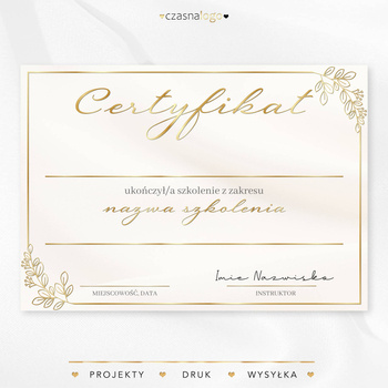 Złocony projekt certyfikatu na eleganckim beżowym satynowym tle