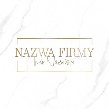 Złocony projekt logo w kwadratowej ramce i pisaną czcionką na białym marmurowym tle