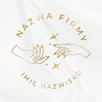 Złote logo w okręgu z dłońmi na satynowym tle